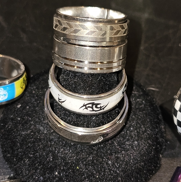 Rings V - Picture 2 of 9